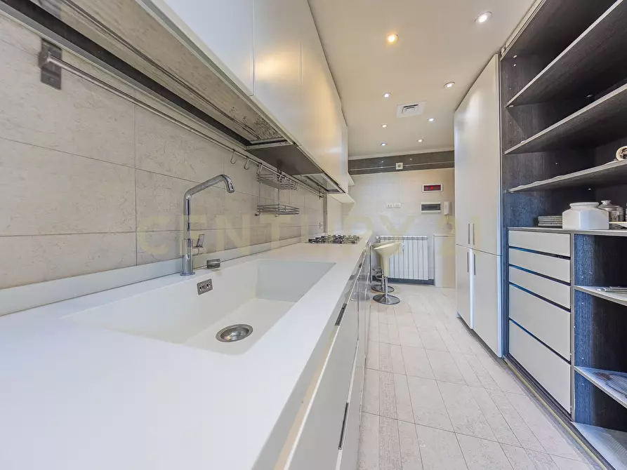 Immagine 42 di Appartamento in vendita  in Via Bevagna 68 a Roma