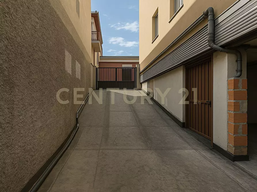 Immagine 2 di Locale commerciale in vendita  in Viale Mario Rapisardi 118 a Catania