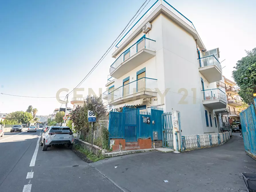 Immagine 19 di Trilocale in vendita  in Via Livorno 87 a Aci Castello