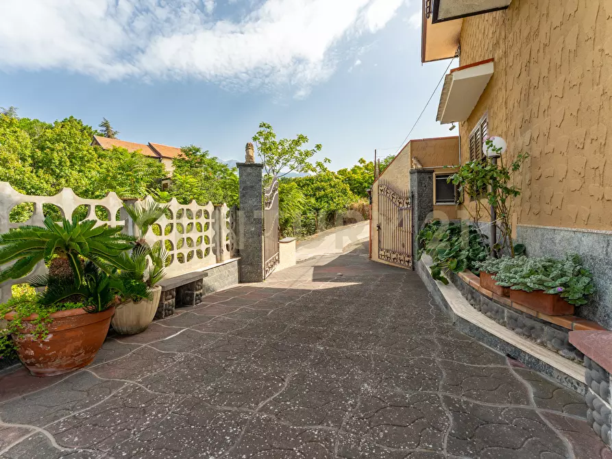 Immagine 9 di Villa in vendita  in Strada Provinciale 158 a Biancavilla