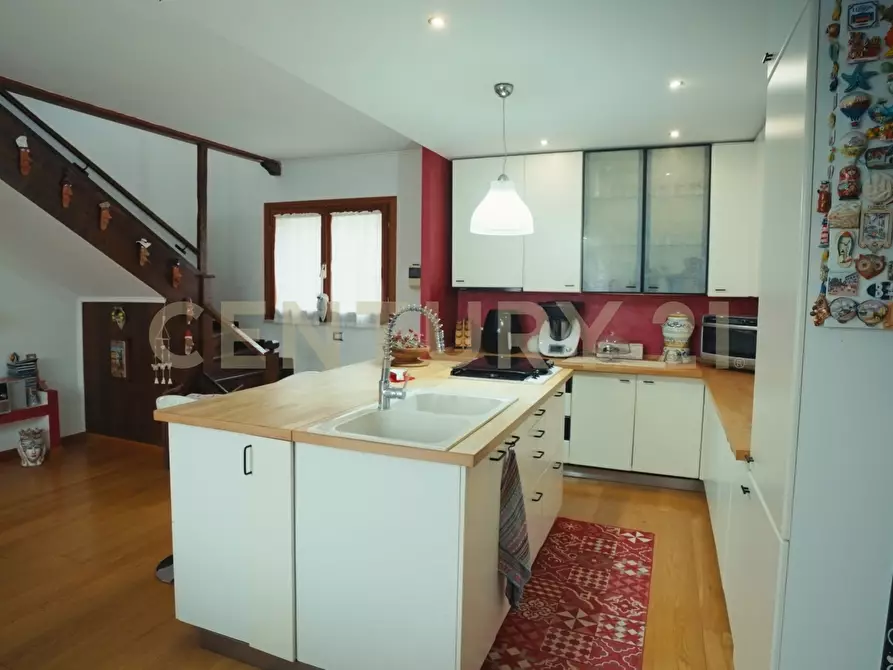 Immagine 5 di Villa in vendita  in Via delle Ginestre 13 a Sacrofano