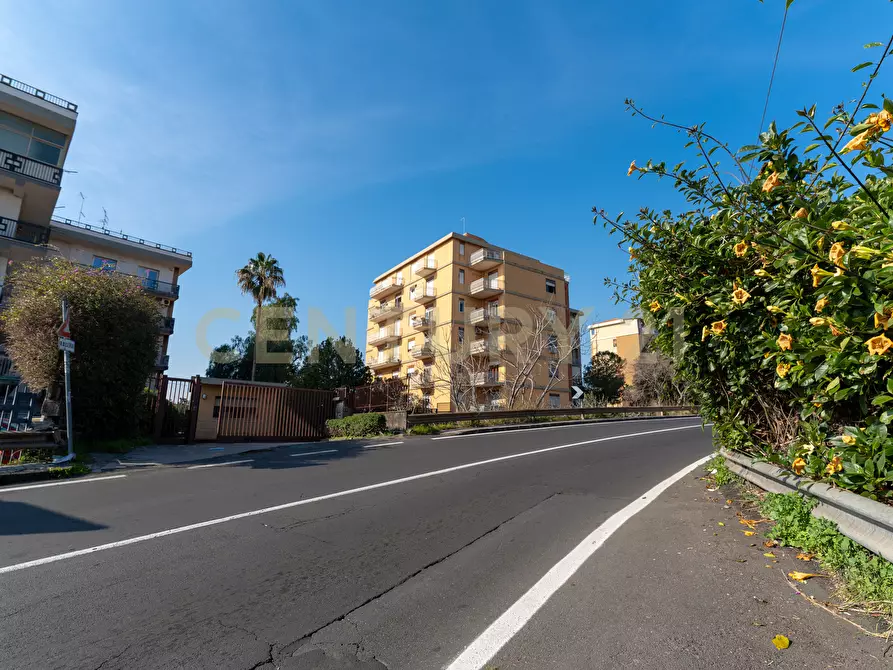 Immagine 2 di Trilocale in vendita  in Via Novaluce 48 a Tremestieri Etneo