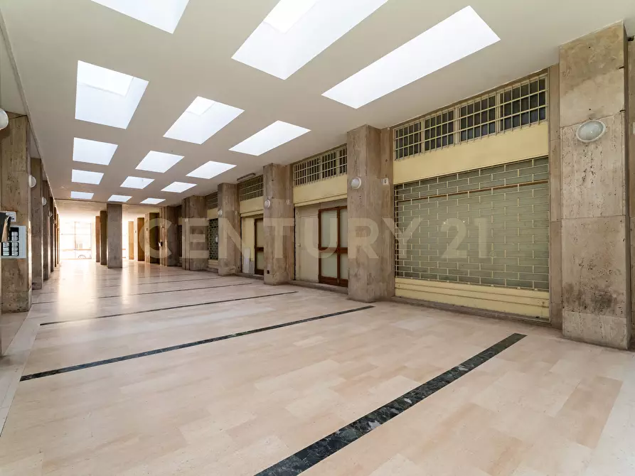 Immagine 7 di Pentalocale in vendita  in Via Duca Degli Abruzzi 54 a Catania