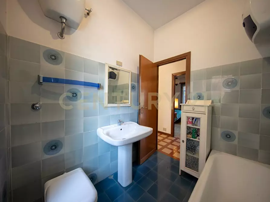 Immagine 19 di Bilocale in vendita  in Via Aurelia 301 a Roma