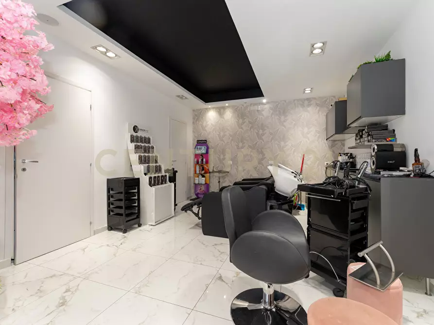 Immagine 20 di Locale commerciale in vendita  in Via Vittorio Emanuele II 113a a Gravina Di Catania