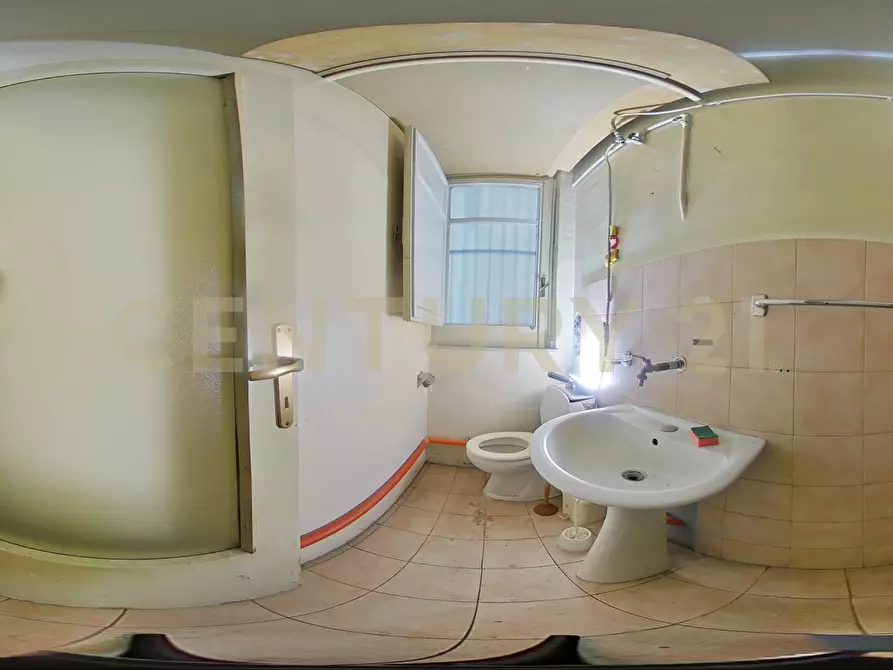 Immagine 25 di Locale commerciale in vendita  in Via Antonio Santangelo Fulci 13 a Catania