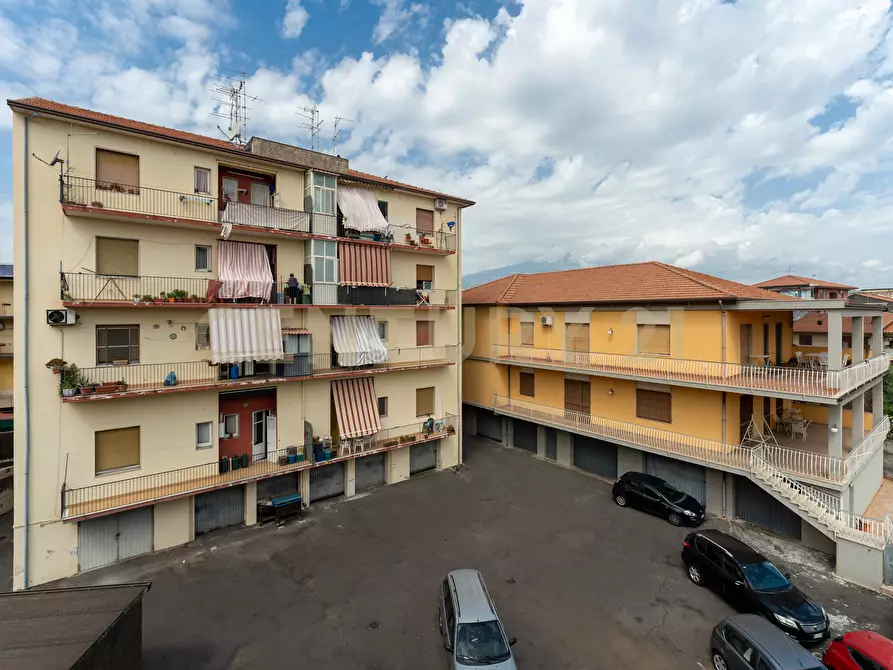 Immagine 13 di Quadrilocale in vendita  in Via Macello 86 a San Giovanni La Punta