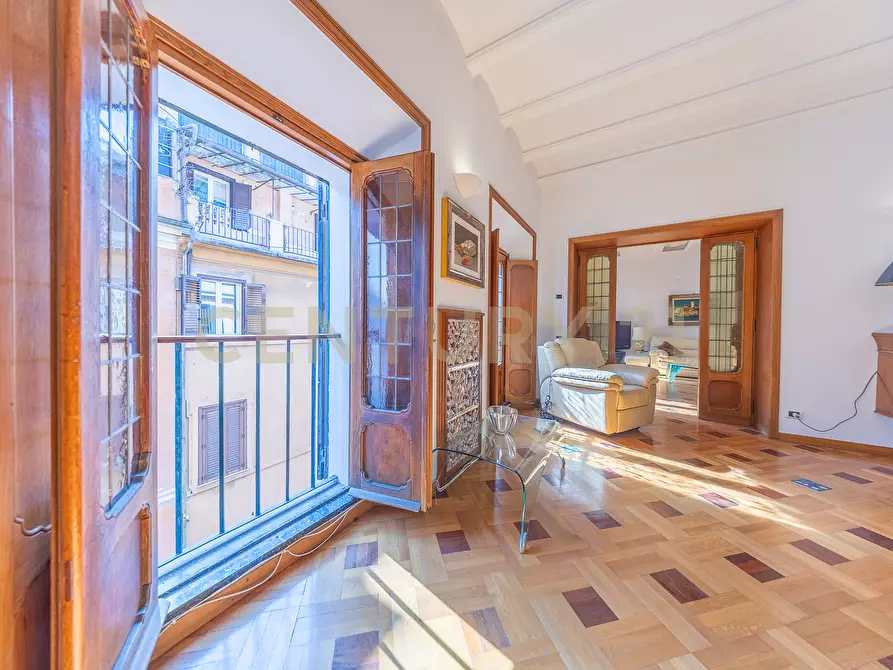 Immagine 25 di Pentalocale in vendita  in Via della Croce 71 a Roma