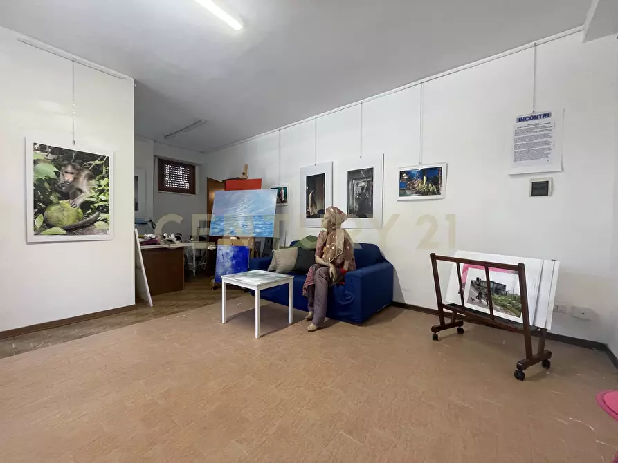 Immagine 5 di Locale commerciale in vendita  in Via Paolieri 18 a Orbetello