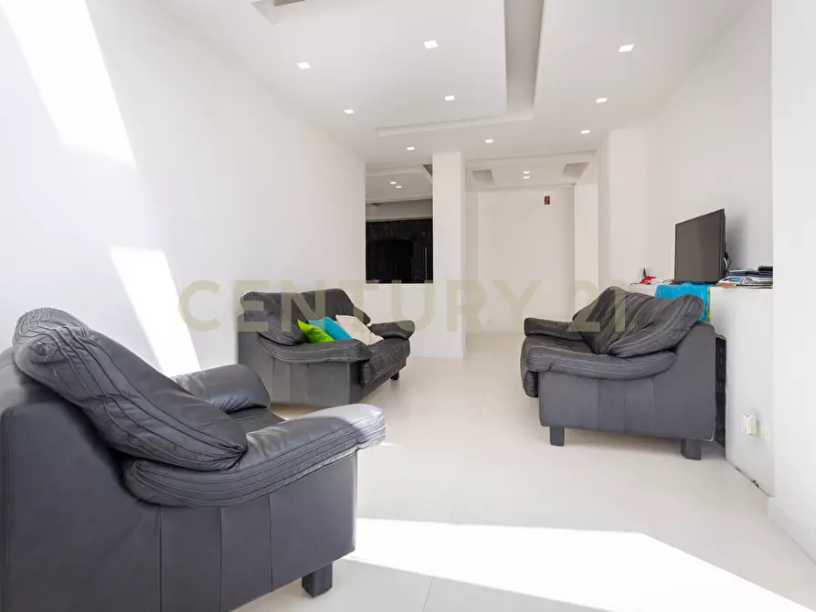 Immagine 38 di Villa in vendita  in SS284 a Adrano