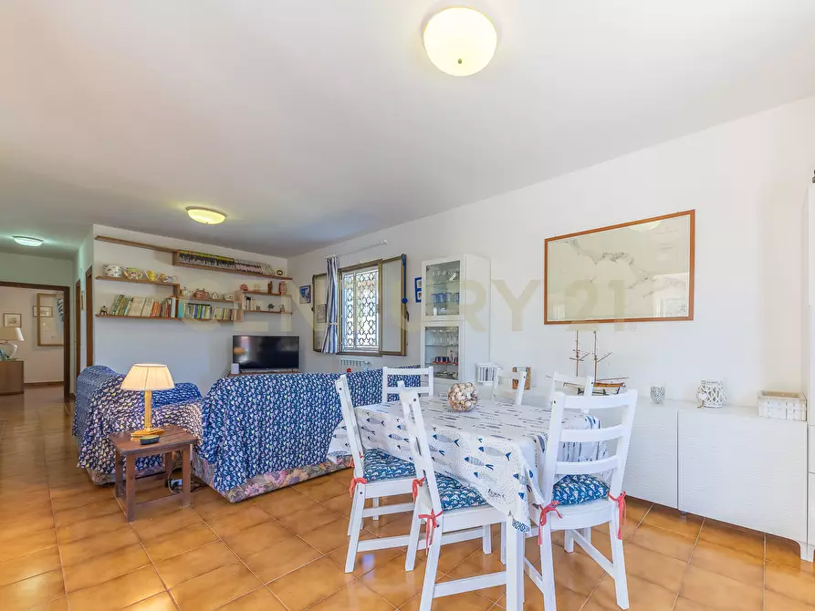 Immagine 31 di Villa in vendita  in Strada Isola Bella 43 a Latina