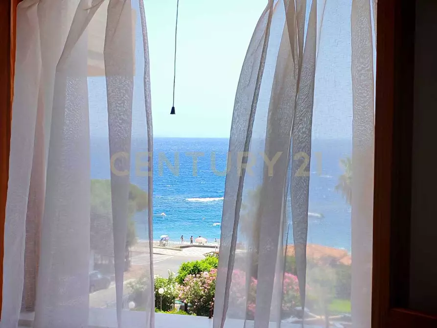 Immagine 5 di Trilocale in vendita  in Via dei Normanni 1 a Sant'alessio Siculo