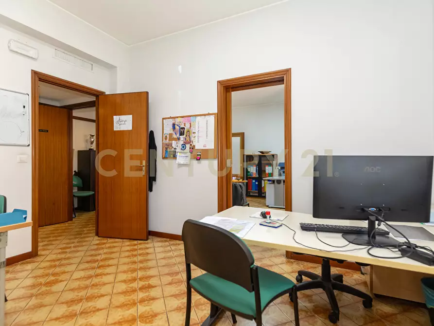 Immagine 19 di Pentalocale in vendita  in Via Grazia Deledda 2 a Catania