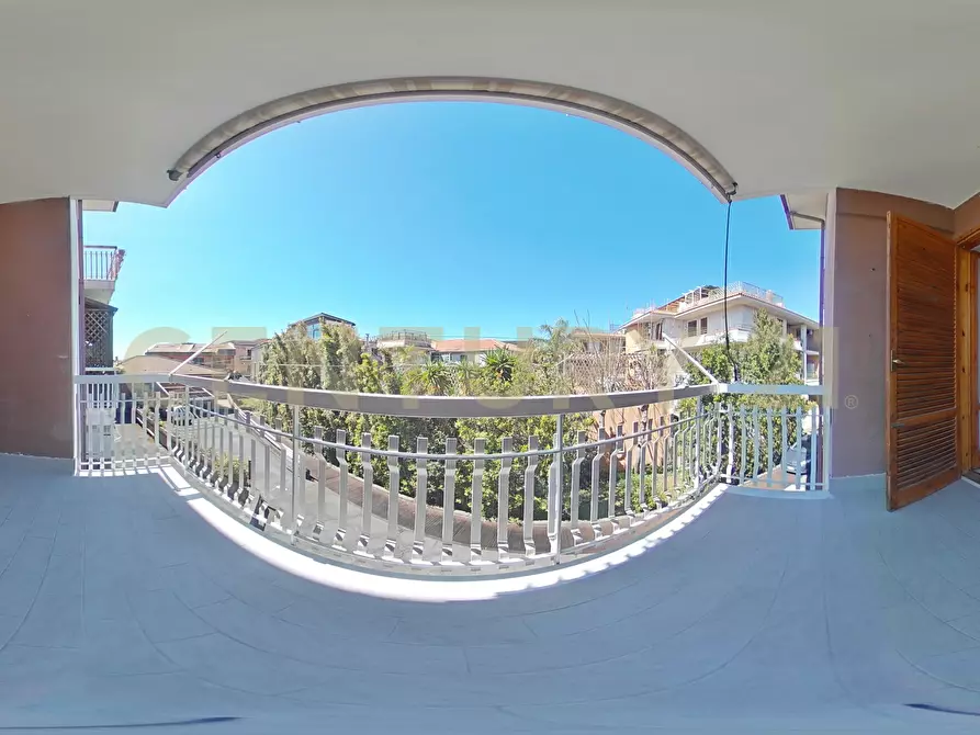 Immagine 46 di Trilocale in vendita  in Via Nazionale a Aci Castello