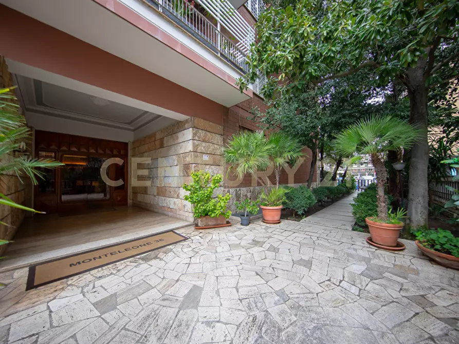 Immagine 36 di Trilocale in vendita  in Via Bevagna 56 a Roma