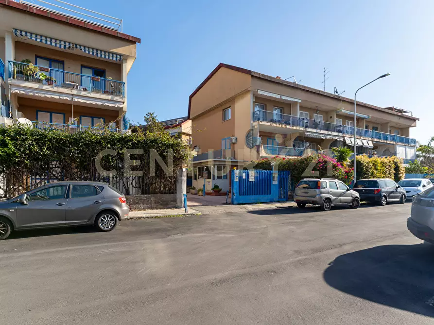 Immagine 1 di Casa semindipendente in vendita  in Via G. Leopardi 1 a Sant'agata Li Battiati