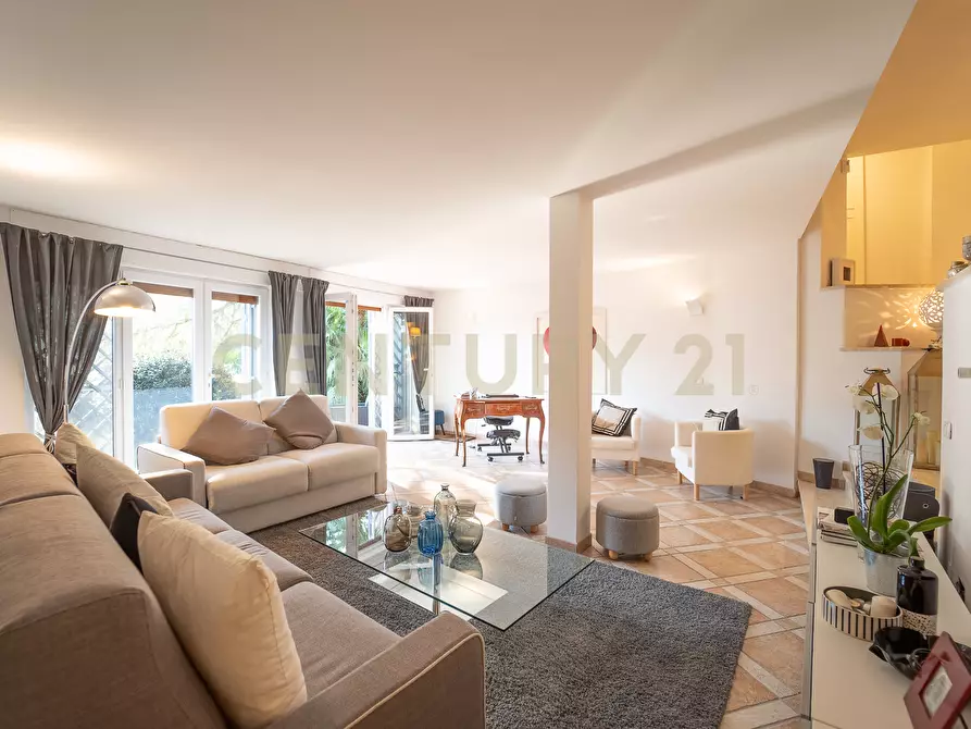 Immagine 39 di Bilocale in vendita  in Via la Sila 14 a Roma