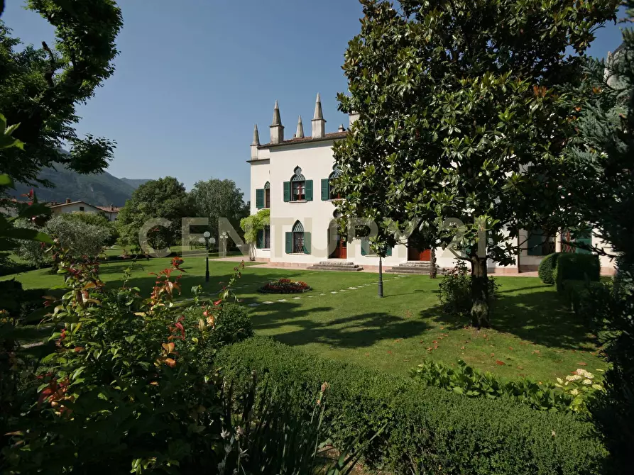 Immagine 3 di Villa in vendita  in Via Adige 25 a Brentino Belluno