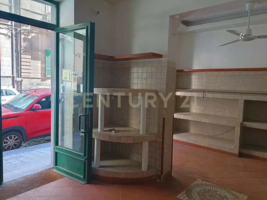 Immagine 8 di Locale commerciale in vendita  in Via Umberto I 290a a Catania