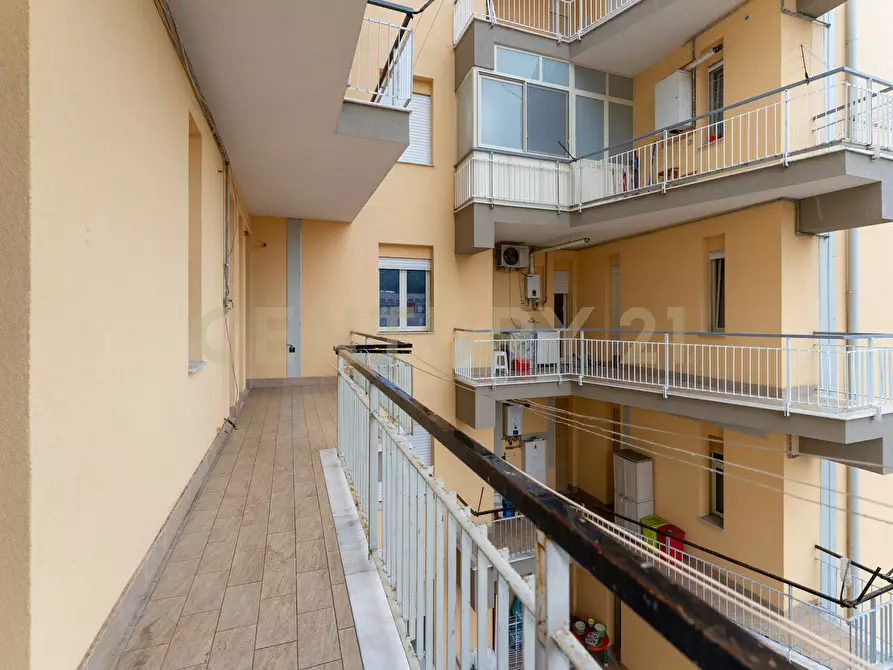 Immagine 23 di Pentalocale in vendita  in Via Due Obelischi 48 a Gravina Di Catania