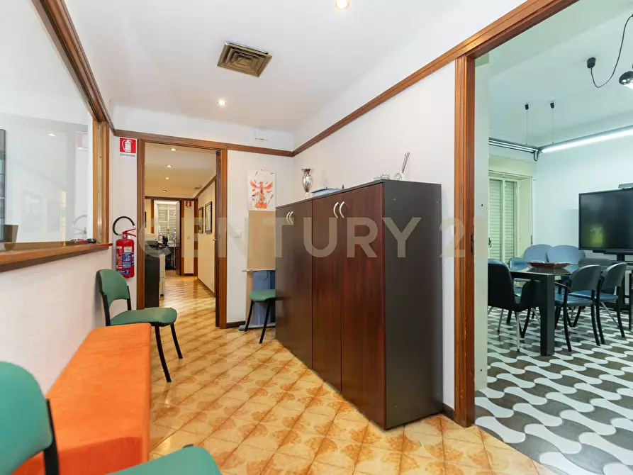 Immagine 34 di Pentalocale in vendita  in Via Grazia Deledda 2 a Catania