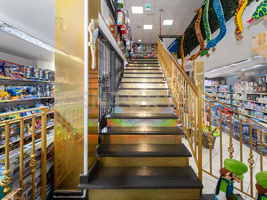 Immagine 29 di Locale commerciale in vendita  in Via Passo Gravina 150 a Catania