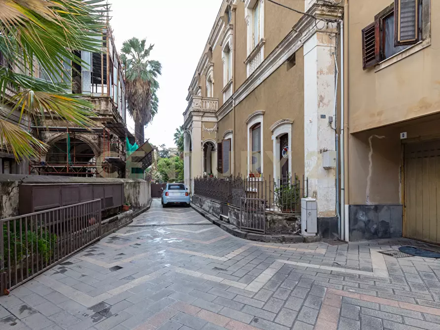 Immagine 12 di Palazzo in affitto  in Viale Regina Margherita 16 a Catania