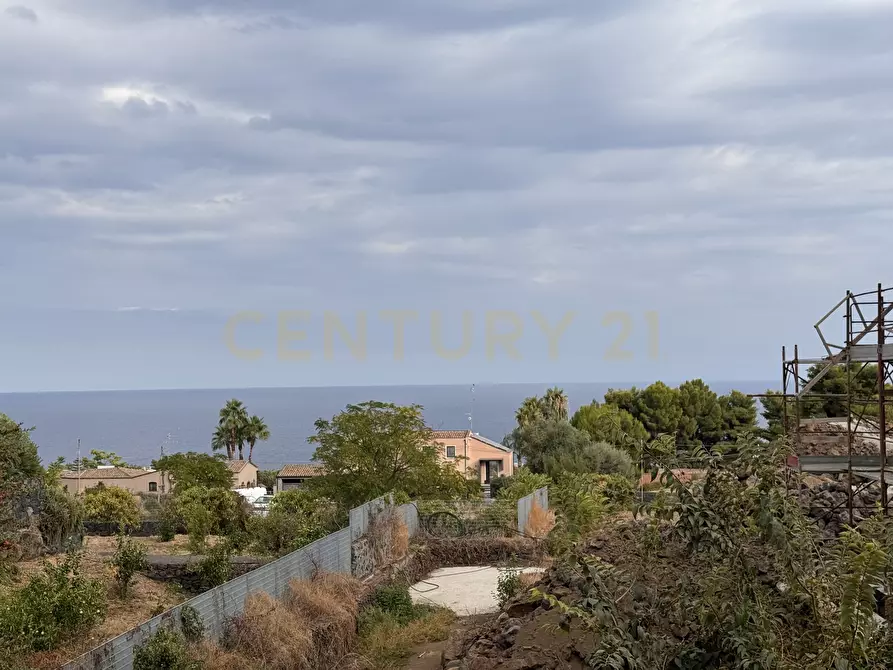 Immagine 3 di Villa in vendita  in Via Nino Martoglio S.N. a Aci Castello