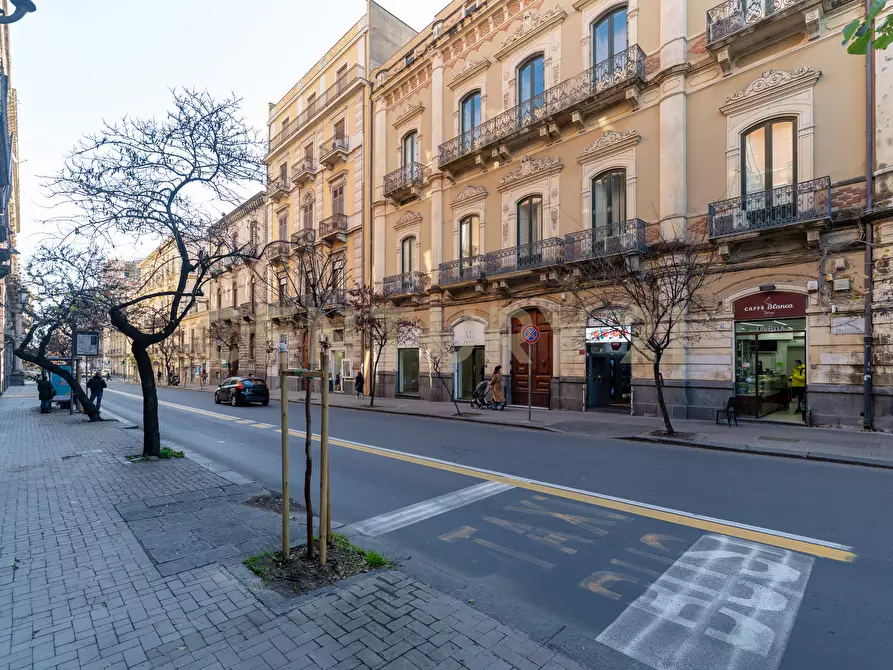 Immagine 32 di Locale commerciale in affitto  in viale Regina Margherita 19 a Catania