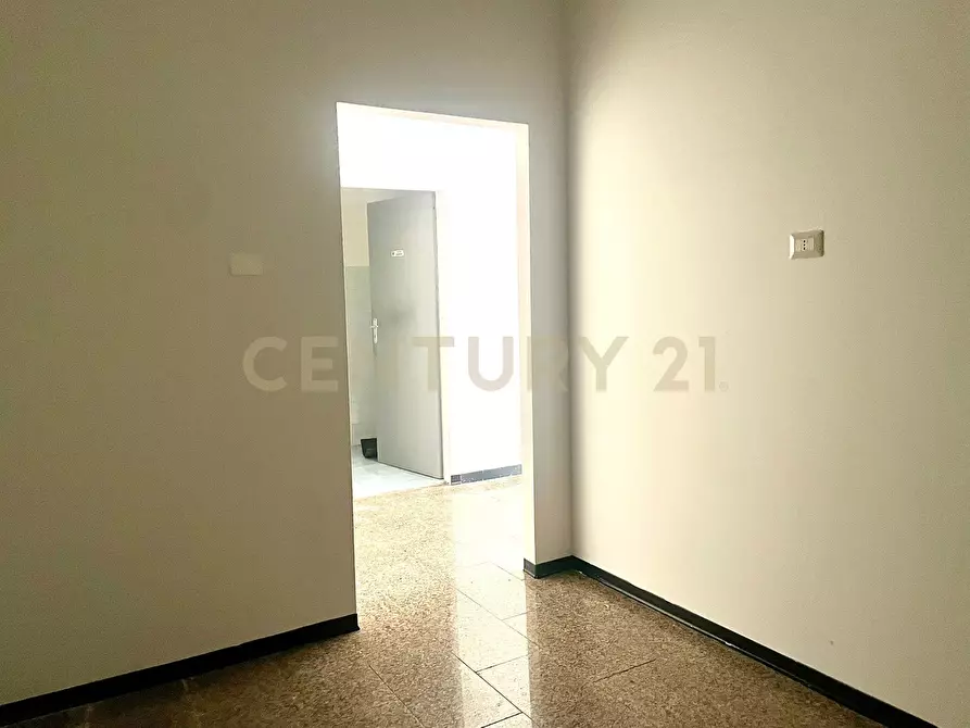 Immagine 23 di Locale commerciale in vendita  in Piazza Vittorio Emanuele a Nicolosi