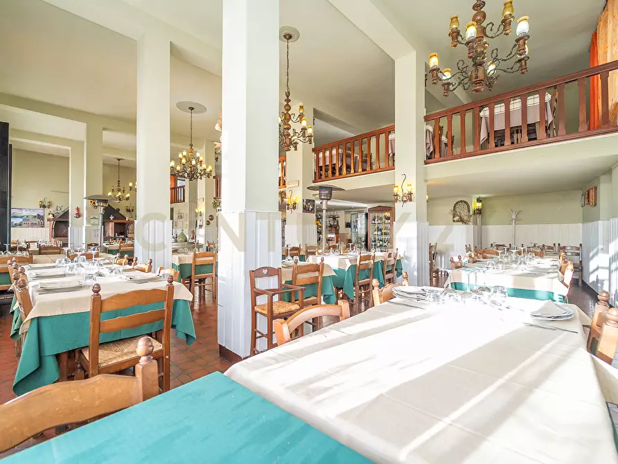 Immagine 4 di Locale commerciale in vendita  in Via Nemorense 17 a Nemi