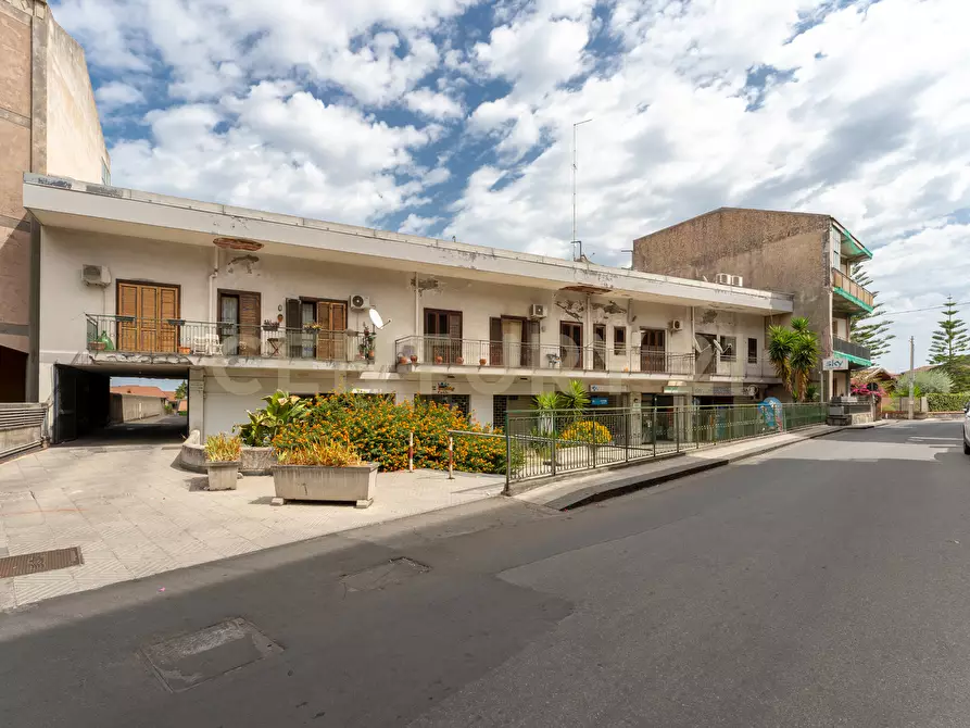 Immagine 46 di Quadrilocale in vendita  in Via Macello 86 a San Giovanni La Punta