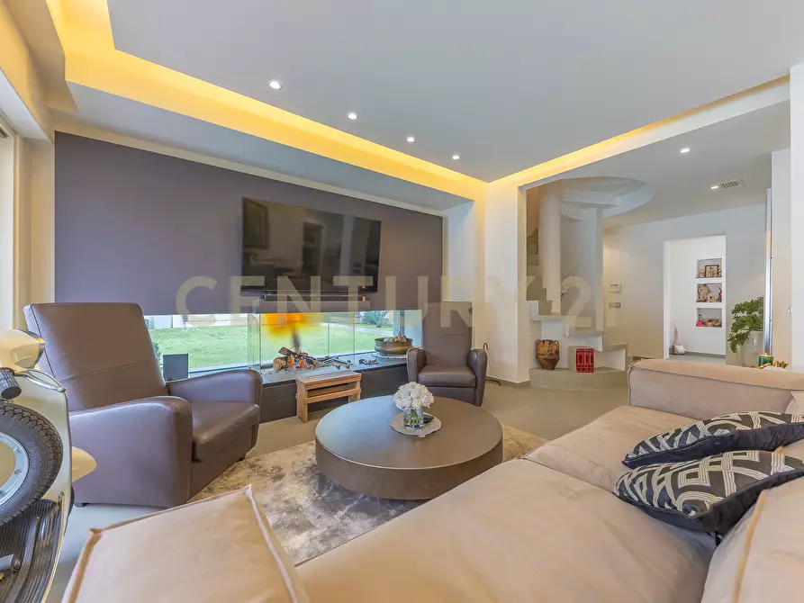 Immagine 38 di Villa in affitto  in Via Bedollo 117 a Roma