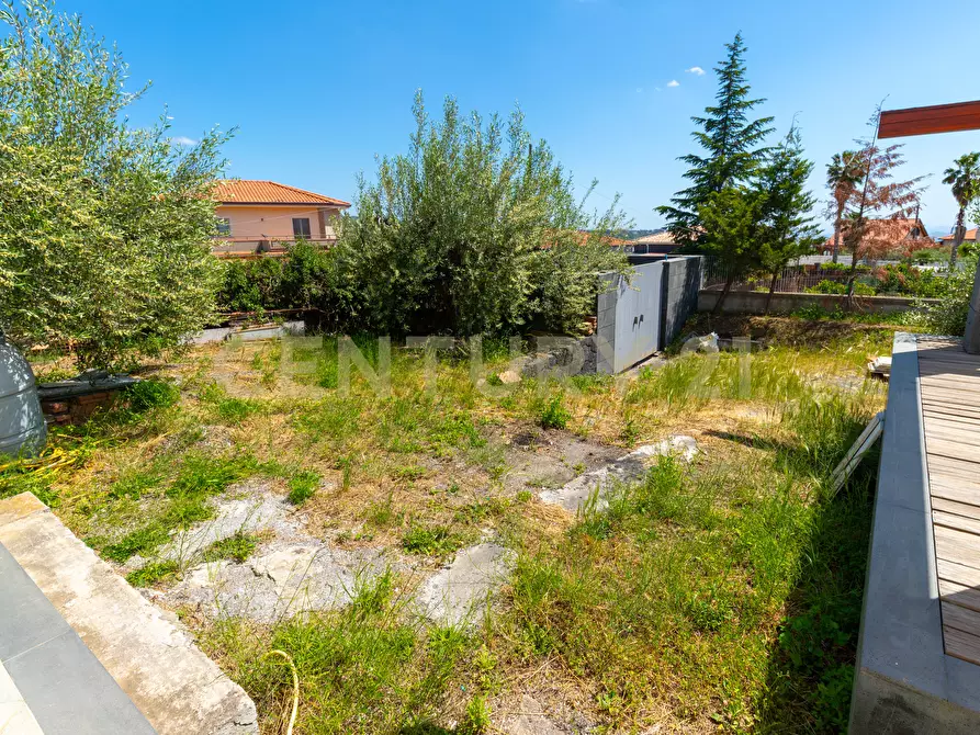 Immagine 23 di Villa in vendita  in SS284 a Adrano