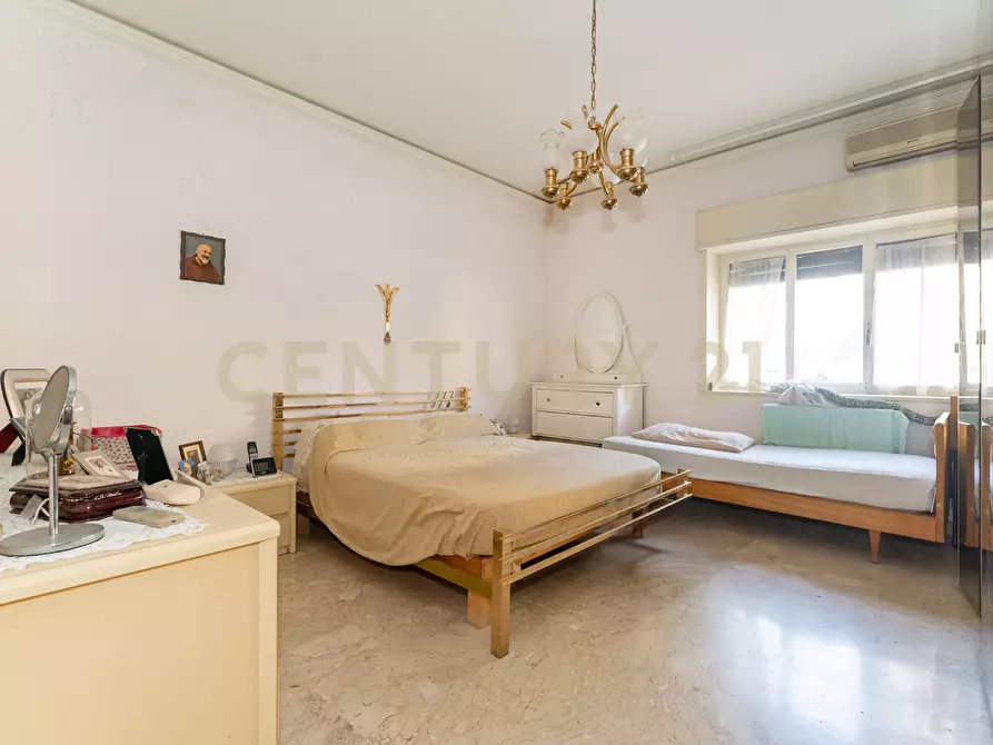 Immagine 43 di Pentalocale in vendita  in Via Fratelli Bandiera 13 a Gravina Di Catania