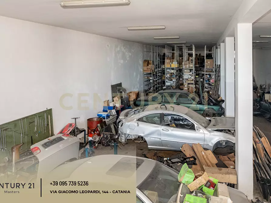 Immagine 37 di Locale commerciale in vendita  in Via Antonio Prestinenza 7 a Catania