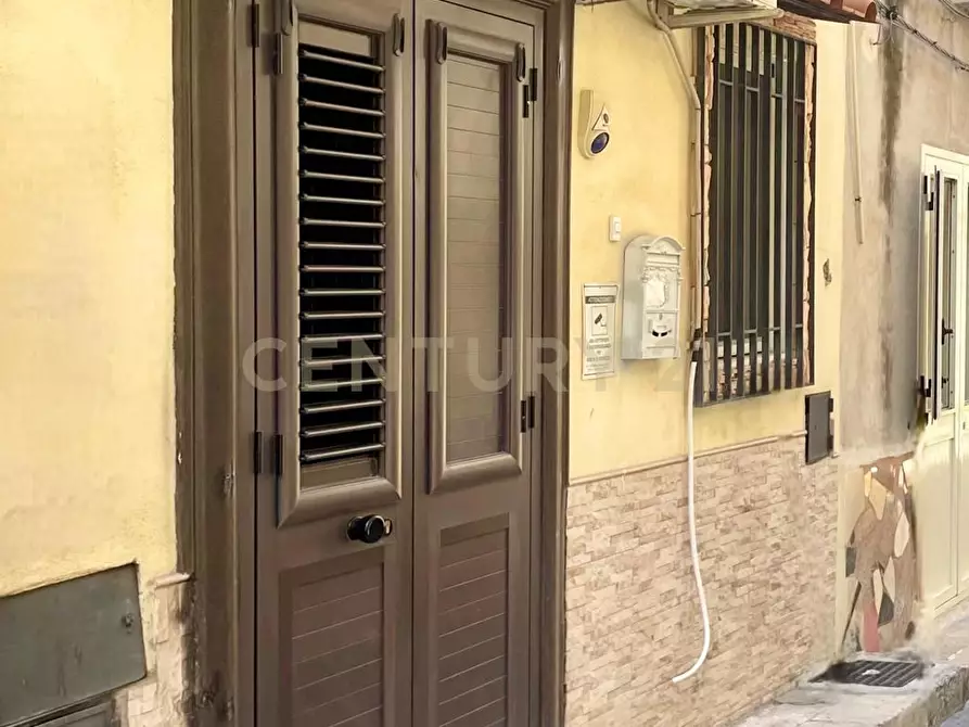 Immagine 1 di Bilocale in vendita  in Via Ciro Menotti 61 a Gela