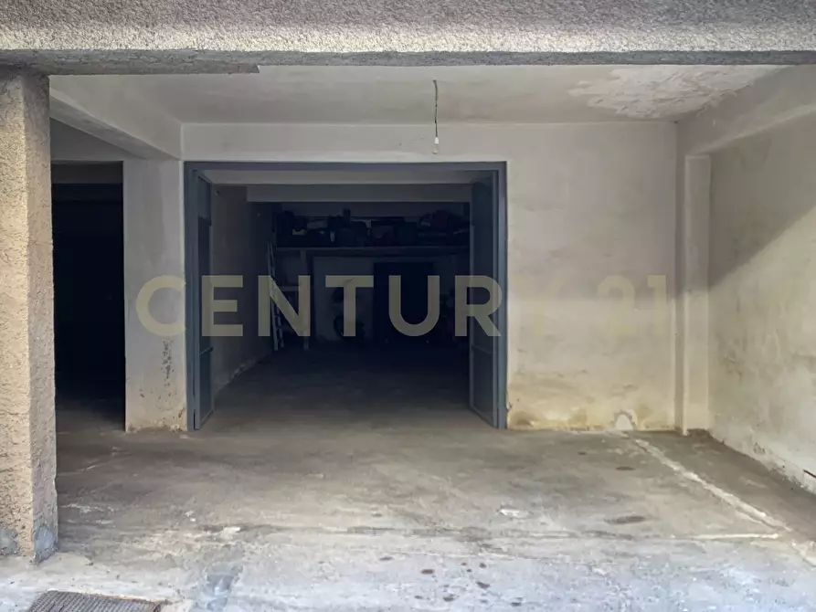 Immagine 5 di Garage in vendita  in Via Riposto 18 a Mascalucia