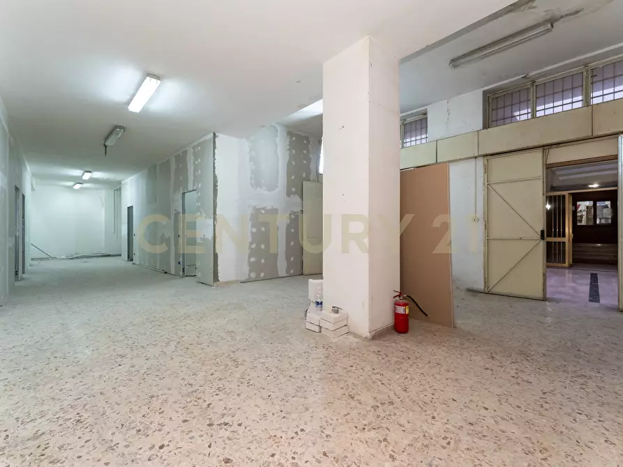 Immagine 10 di Pentalocale in vendita  in Via Duca Degli Abruzzi 54 a Catania
