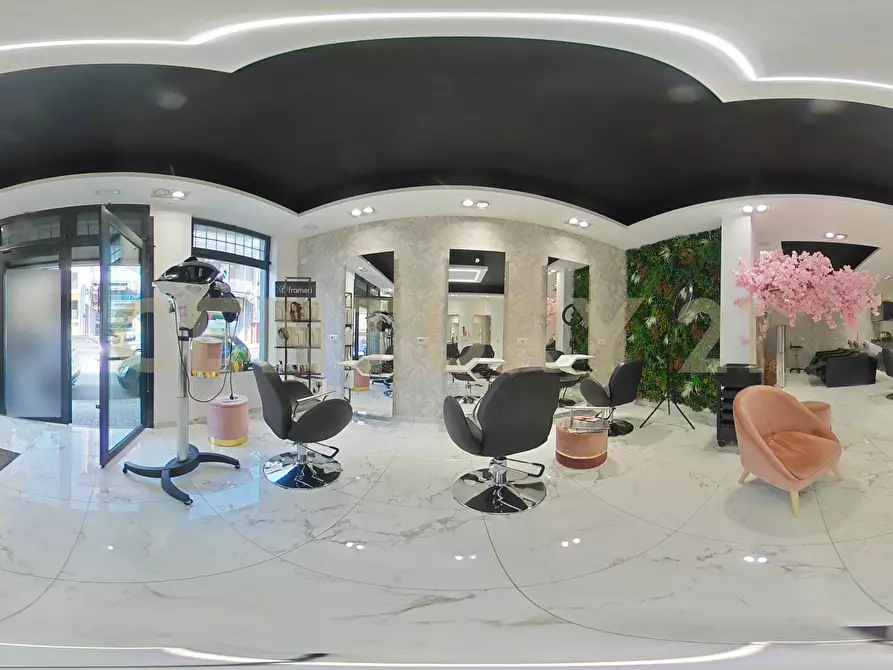 Immagine 30 di Locale commerciale in vendita  in Via Vittorio Emanuele II 113a a Gravina Di Catania