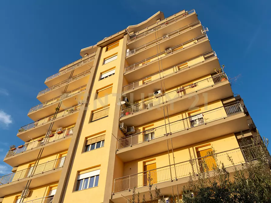 Immagine 5 di Pentalocale in vendita  in Via Due Obelischi 48 a Gravina Di Catania