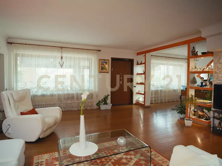 Immagine 3 di Villa in vendita  in Via delle Ginestre 13 a Sacrofano