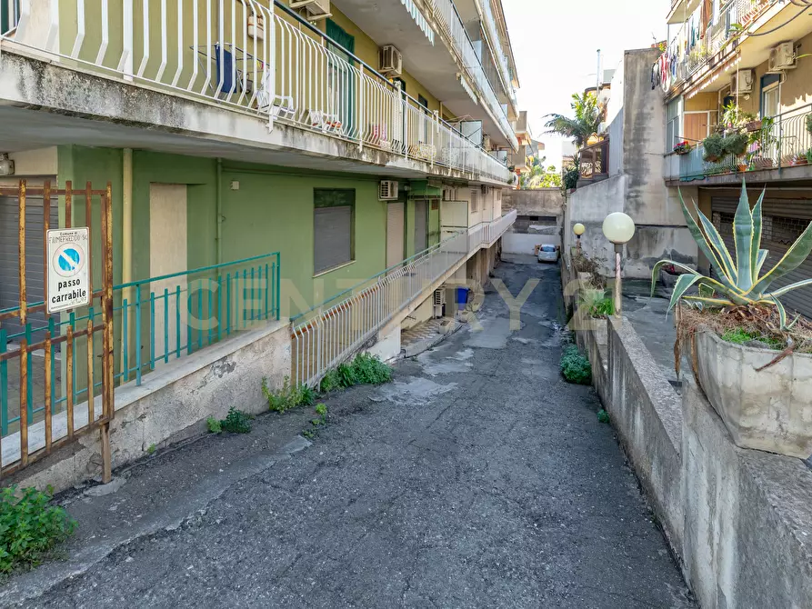 Immagine 32 di Locale commerciale in vendita  in Via Antonio Gramsci 3434 a Fiumefreddo Di Sicilia