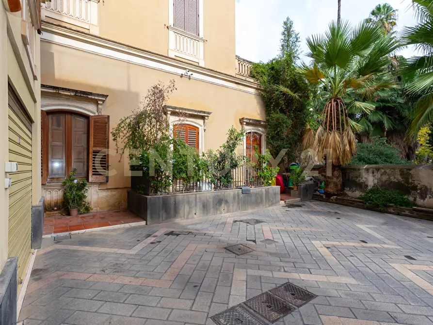 Immagine 11 di Palazzo in affitto  in Viale Regina Margherita 16 a Catania