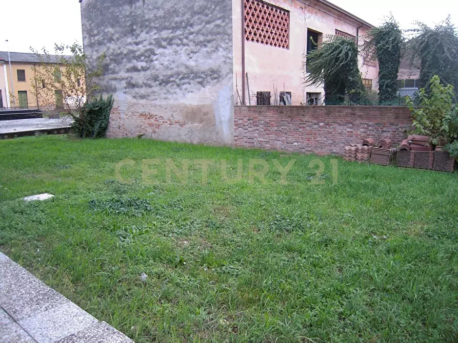 Immagine 11 di Locale commerciale in vendita  in Via Umberto I 53 a Bovolone