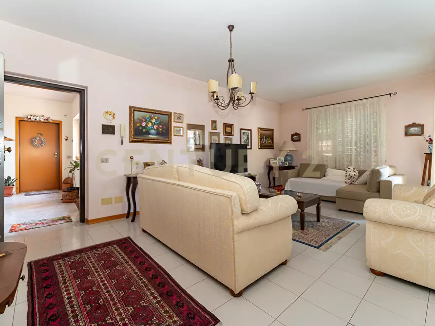 Immagine 4 di Pentalocale in vendita  in Via Nino Martoglio 13 a Valverde