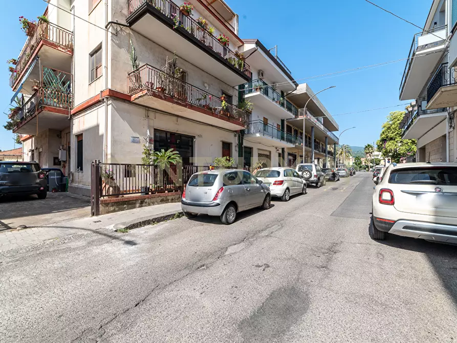 Immagine 7 di Locale commerciale in vendita  in Via Mario Rapisardi 20 a Fiumefreddo Di Sicilia