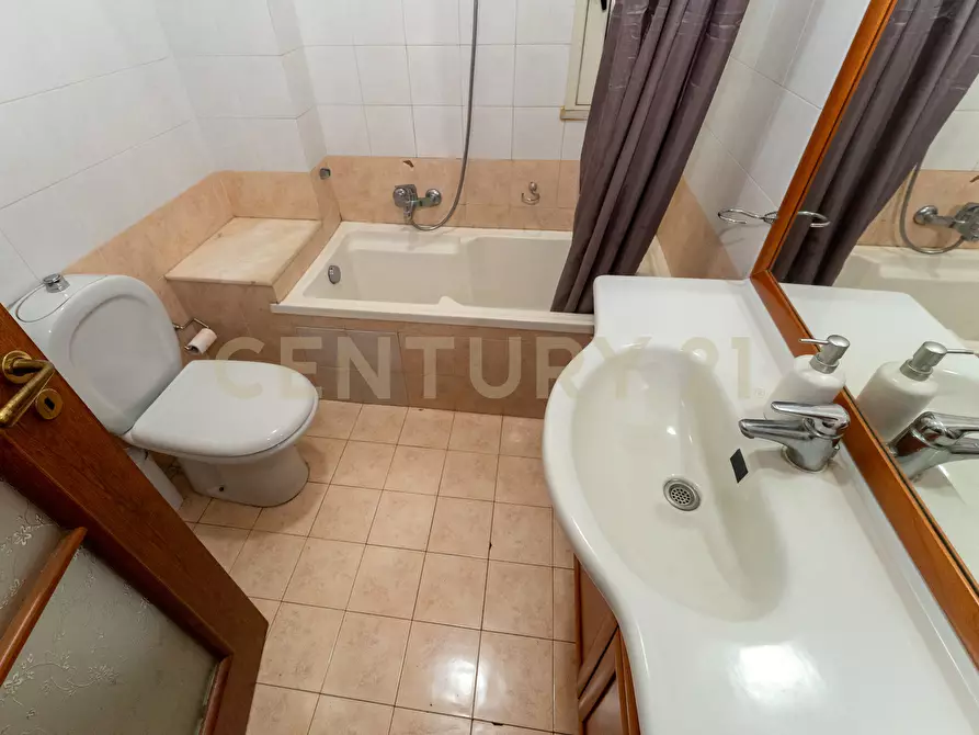 Immagine 41 di Pentalocale in vendita  in Corso delle Province 124 a Catania