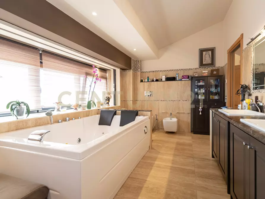 Immagine 45 di Villa in vendita  in Via Brinzio 20 a Aci Catena