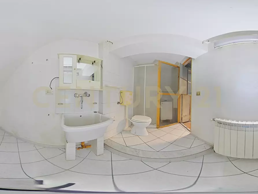 Immagine 35 di Quadrilocale in vendita  in Via P. Gobetti 8 a Adrano